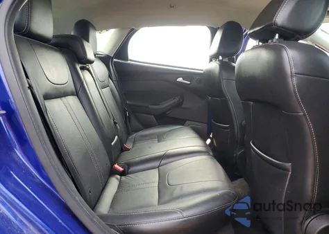 2014 Ford Focus Titanium z USA, uszkodzony, nr VIN 1FADP3N20EL231890